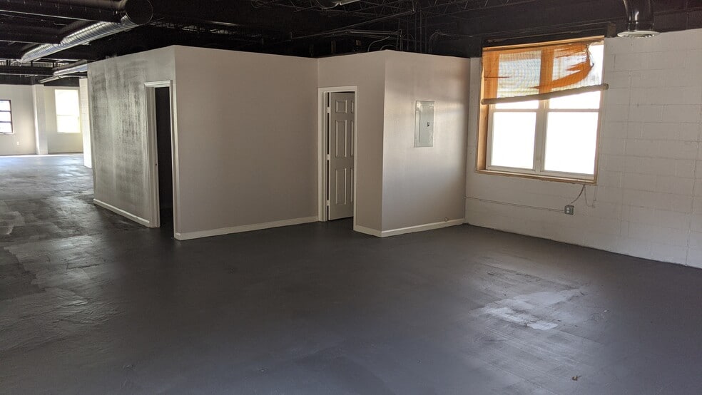 More Photos Of 200 E Texas Ave, Baytown Freestanding For Lease