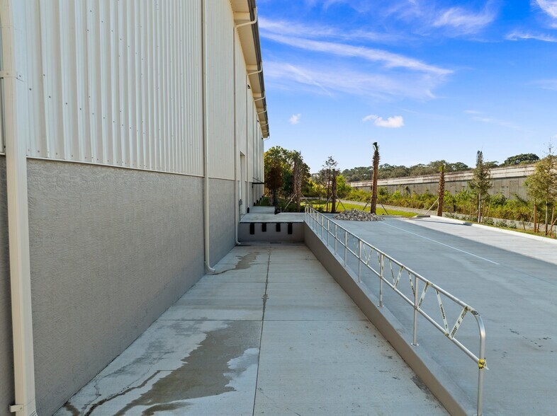 More Photos Of 1330 SW Commerce Way, Stuart Warehouse For Lease