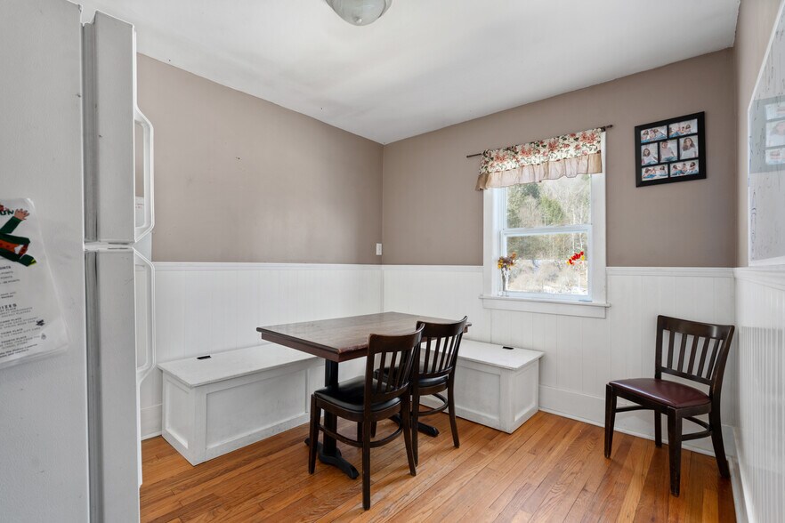 More Photos Of 13 Park Ave, Hadley Restaurant For Sale
