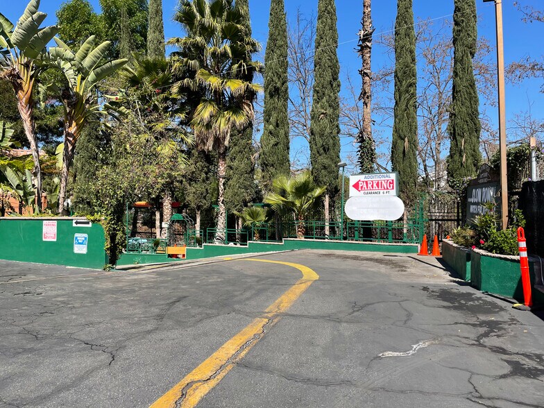 More Photos Of 12215 Ventura Blvd, Studio City Unknown For Lease