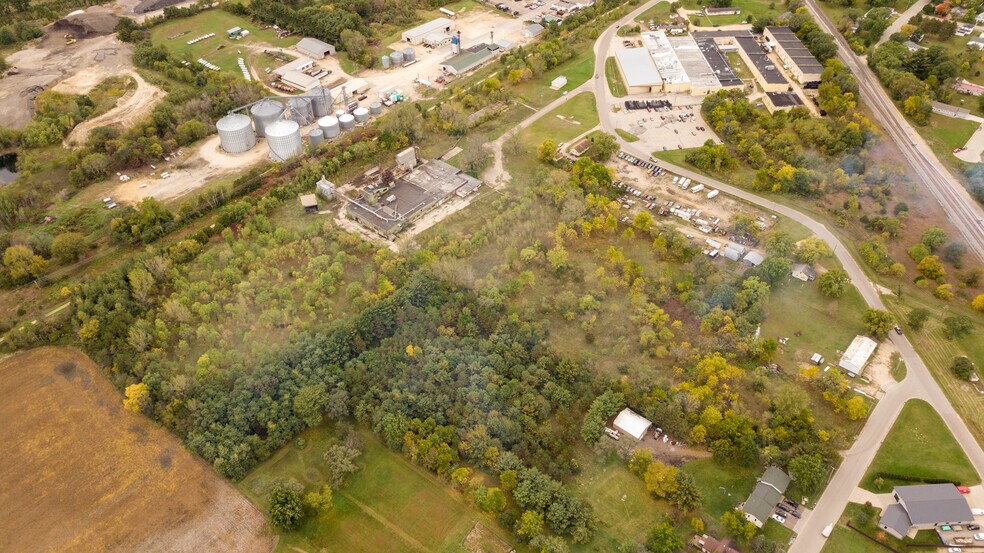 More Photos Of 445 Holton St, Sparta Warehouse For Lease