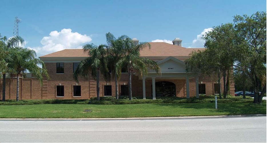 More Photos Of 5501 W Gray St, Tampa Office For Lease