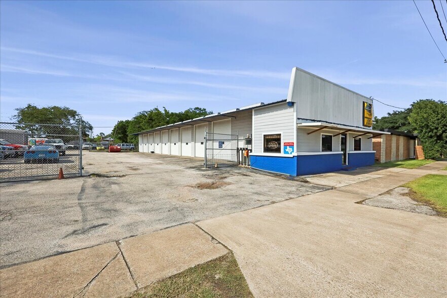 More Photos Of 1470 North St, Beaumont Auto Repair For Sale