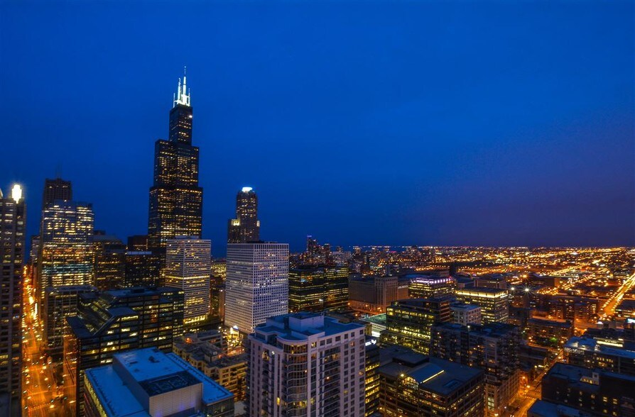 More Photos Of 555 W Madison St, Chicago Apartments For Lease