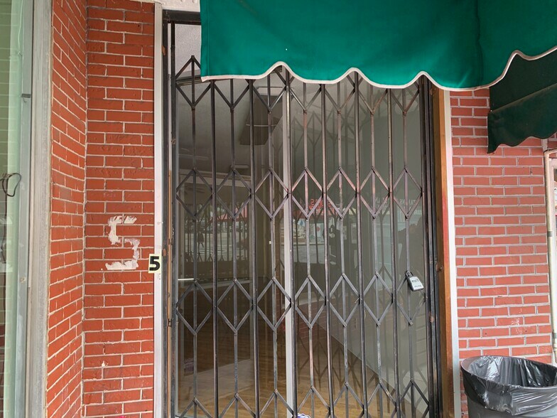 More Photos Of 3701-3707 Cahuenga Blvd, Studio City Storefront Retail Residential For Lease