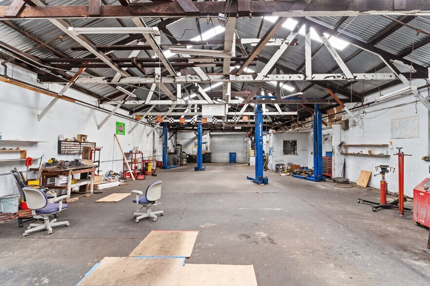 More Photos Of 7244 Mission St, Daly City Auto Repair For Sale