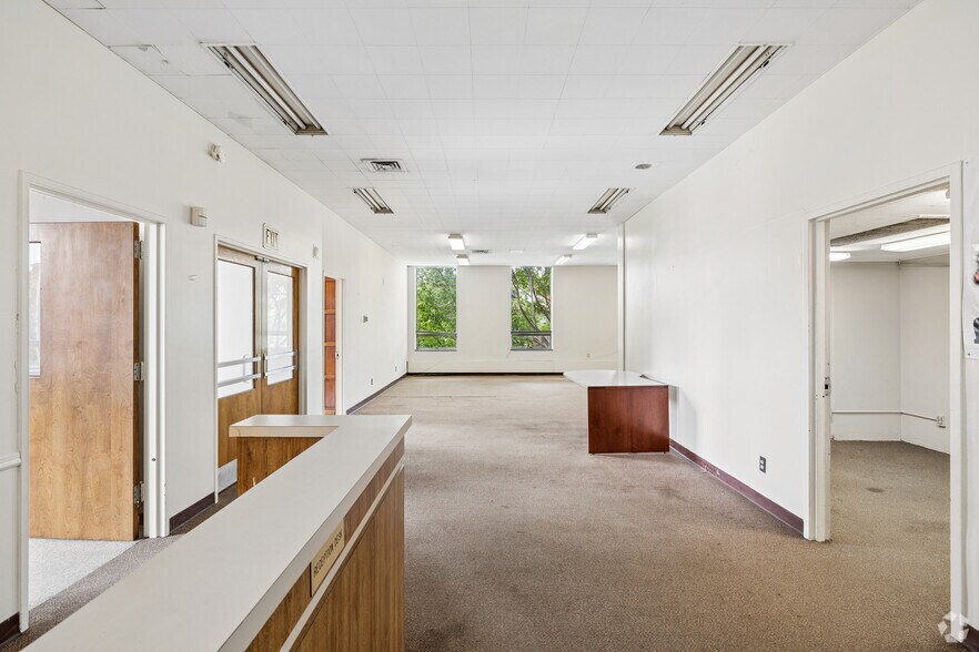 More Photos Of 131 University Dr, Pontiac Health Club For Sale