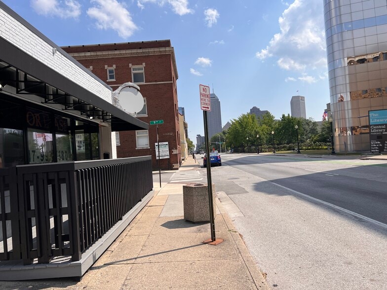 More Photos Of 901 N Pennsylvania St, Indianapolis Freestanding For Lease