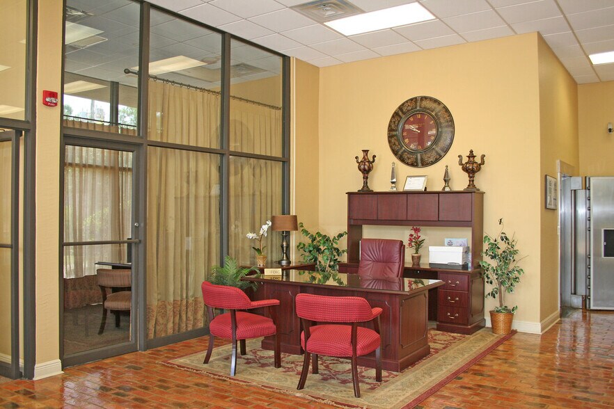More Photos Of 226 E Central Ave, Petal Office For Sale