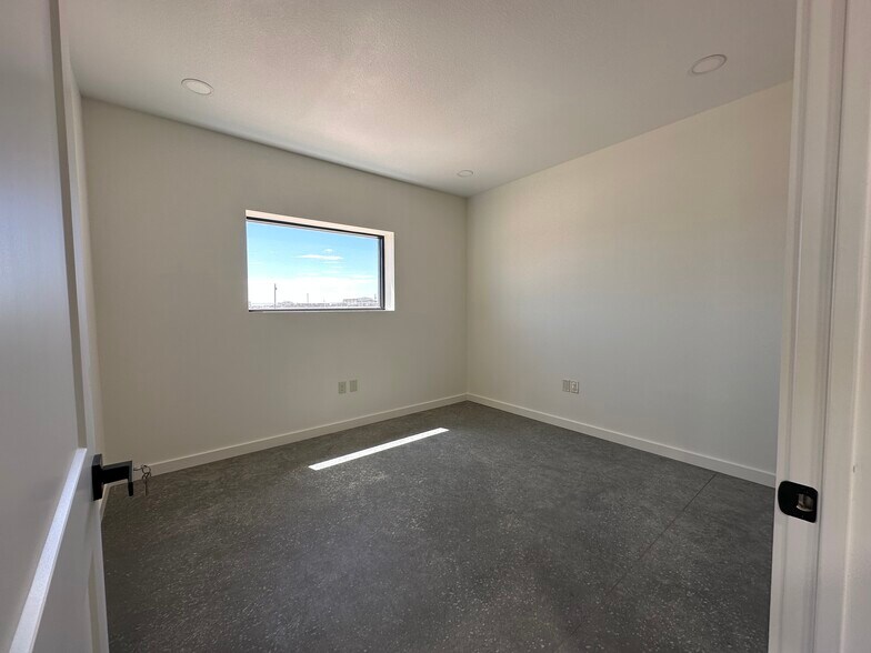 More Photos Of 1608 S County Road 1101, Midland Warehouse For Lease