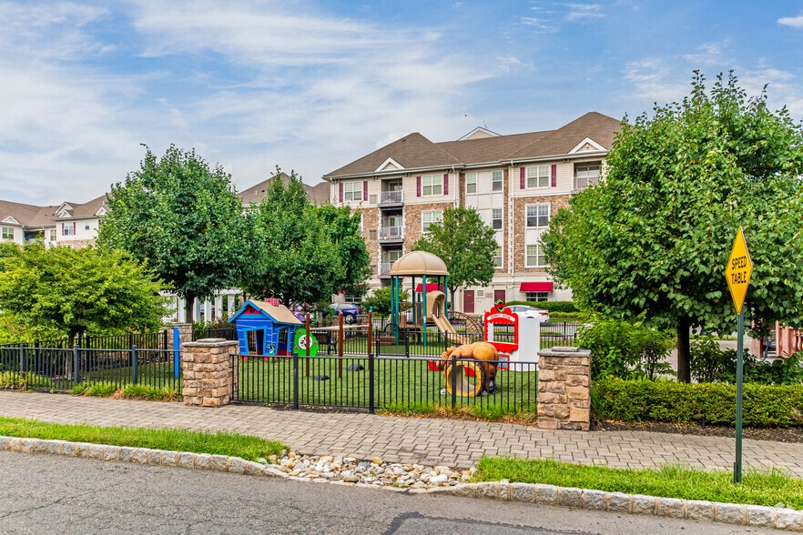 More Photos Of 4000 Riverside Station Blvd, Secaucus Apartments For Lease