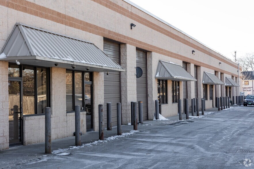 More Photos Of 1507 Smithtown Ave, Bohemia Manufacturing For Lease