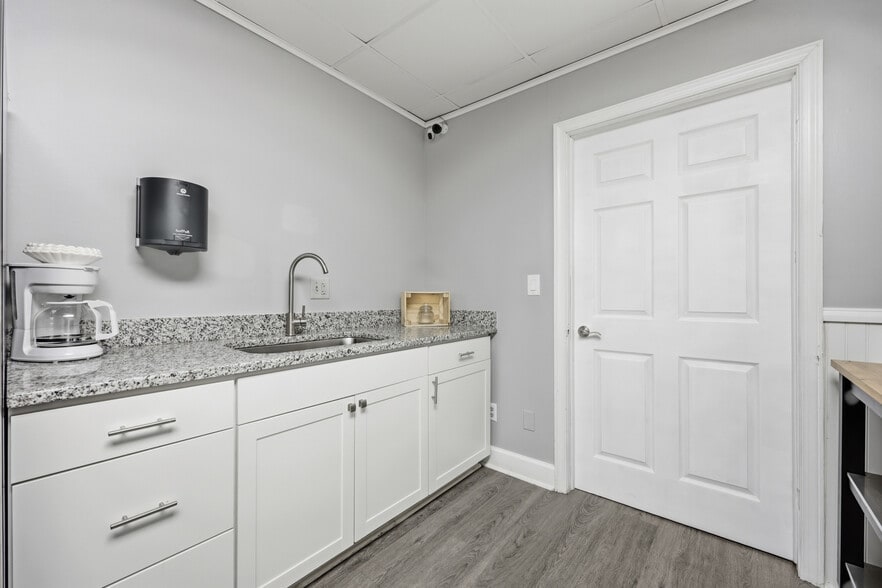 More Photos Of 1734 Kingsley Ave, Orange Park Office For Sale