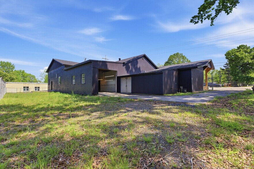 More Photos Of 702 W Dewitt Henry Dr, Beebe Freestanding For Sale