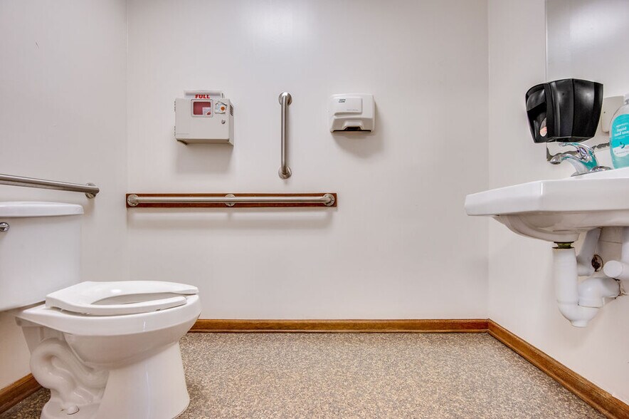 More Photos Of 231 Memorial Dr, Jacksonville Medical For Sale