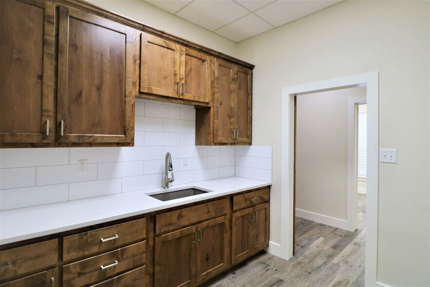 More Photos Of 1313 Lorenzo St, Castroville Medical For Lease