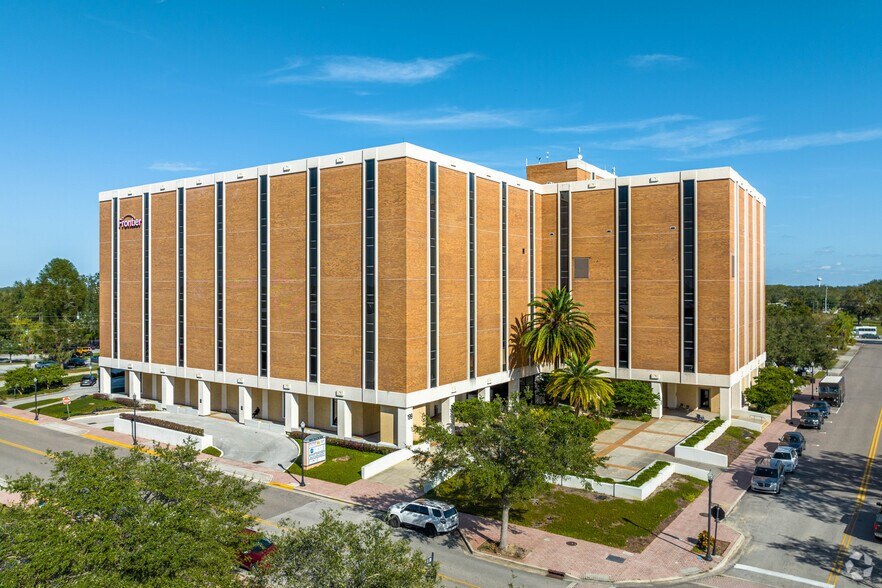 More Photos Of 199 Avenue B NW, Winter Haven Medical For Lease