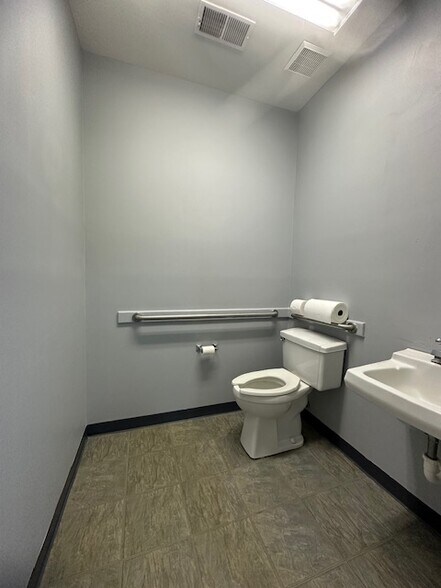 More Photos Of 936 General Booth Blvd, Virginia Beach Medical For Lease