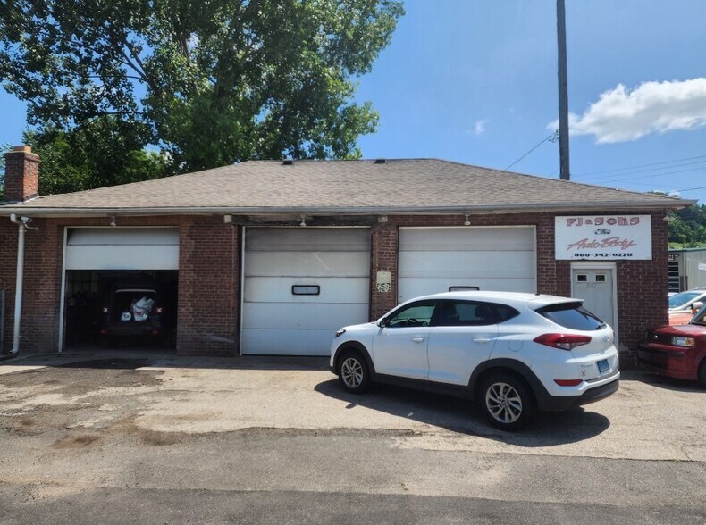 More Photos Of 537 Glastonbury Tpke, Portland Freestanding For Sale