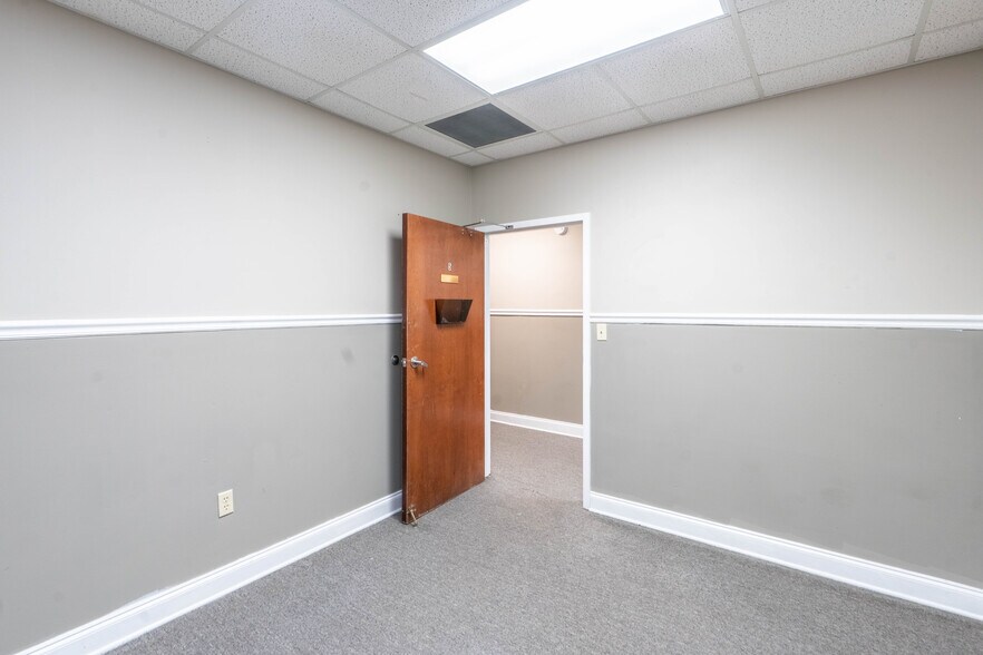 More Photos Of 819 Newman Dr, Helena Office For Sale