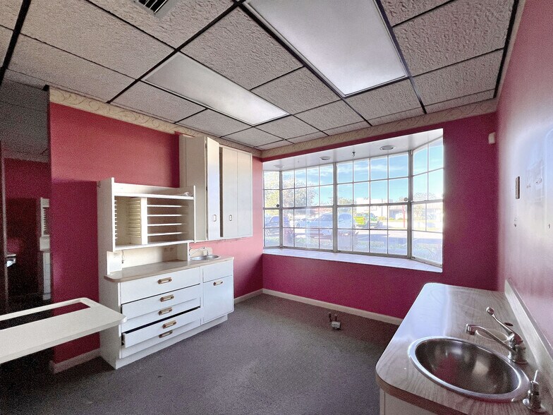 More Photos Of 200 Avenue K SE, Winter Haven Office For Lease