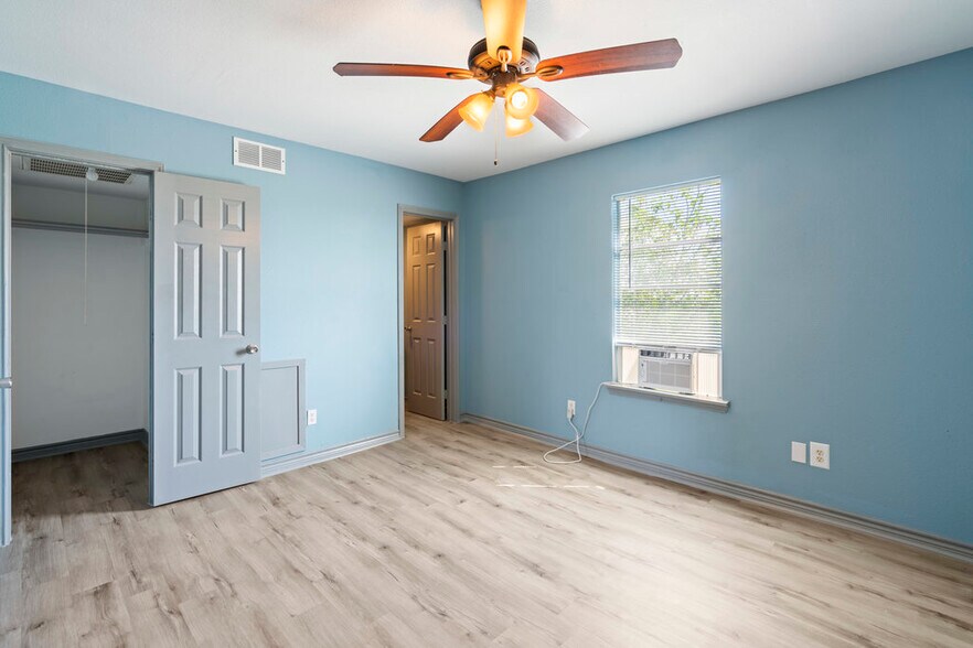 More Photos Of 610 Ferry Rd, Galveston Apartments For Sale