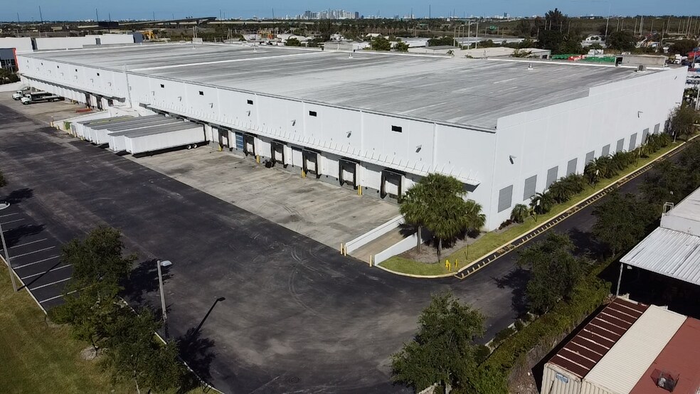 More Photos Of 3501 Burris Rd, Davie Distribution For Lease