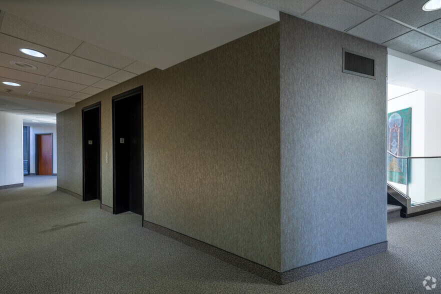 More Photos Of 10401 Linn Station Rd, Louisville Office For Lease