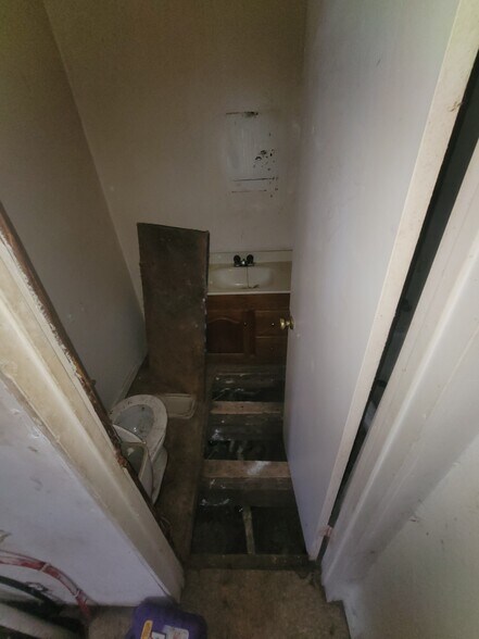 More Photos Of 1823 W 8th St, Muncie Multifamily For Sale