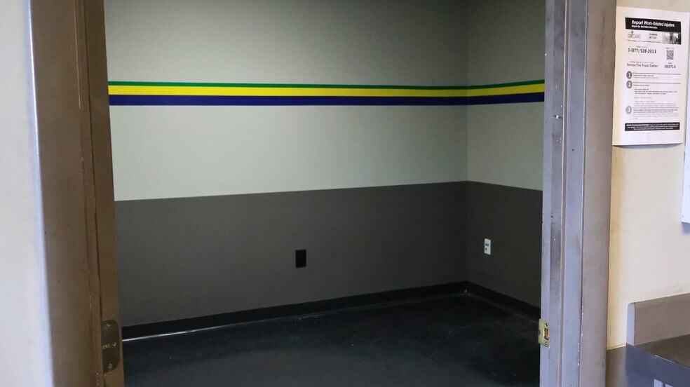 More Photos Of 1140 Claremont Rd, Carlisle Flex For Lease