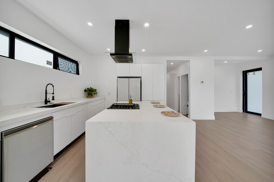 More Photos Of 1370 SW 5th St, Miami Apartments For Sale