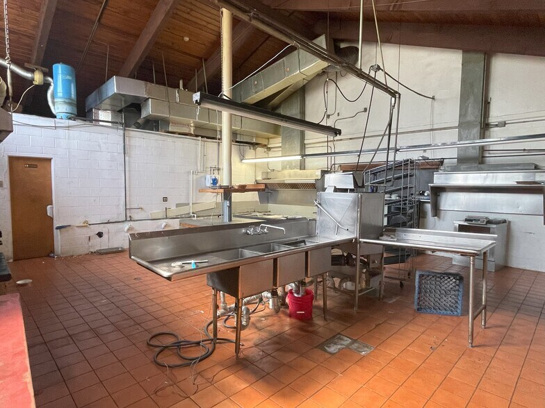 More Photos Of 732 Hamlin Hwy, Lake Ariel Restaurant For Sale