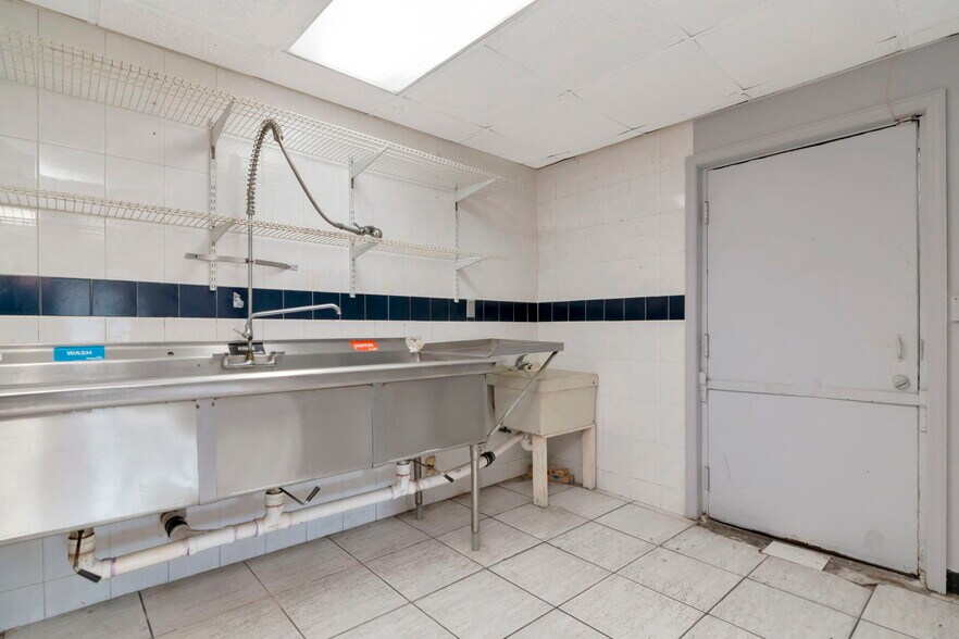 More Photos Of 308 E Waters Ave, Tampa Restaurant For Sale