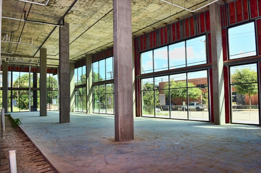 More Photos Of 1011 Broadway, San Antonio Apartments For Lease