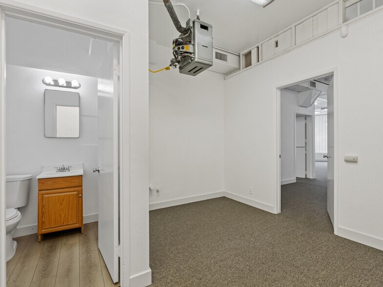 More Photos Of 7940 La Mesa Blvd, La Mesa Office For Lease