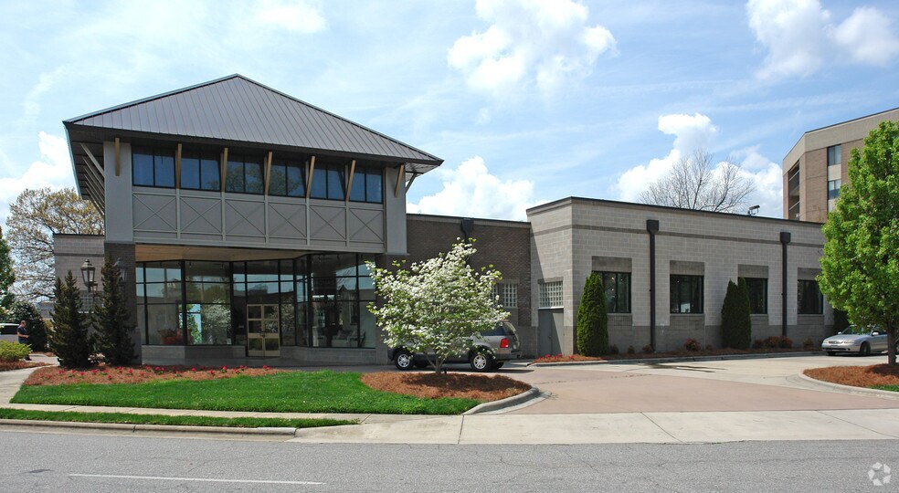 More Photos Of 525 N Wrenn St, High Point Showroom For Sale