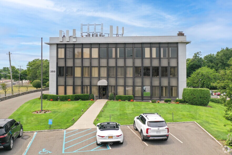 More Photos Of 350 Jericho Tpke, Jericho Office For Lease