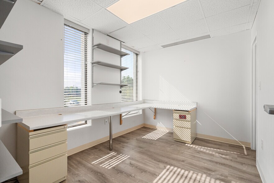 More Photos Of 6 Essex Center Dr, Peabody Medical For Sale