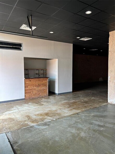 More Photos Of 141 Oak St, Abilene Storefront Retail Office For Lease