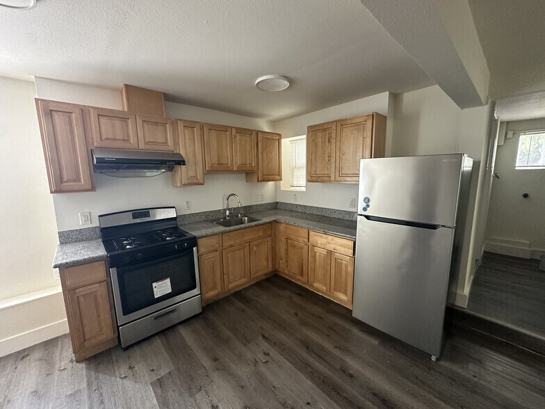 More Photos Of 537 Chester St, Oakland Apartments For Sale