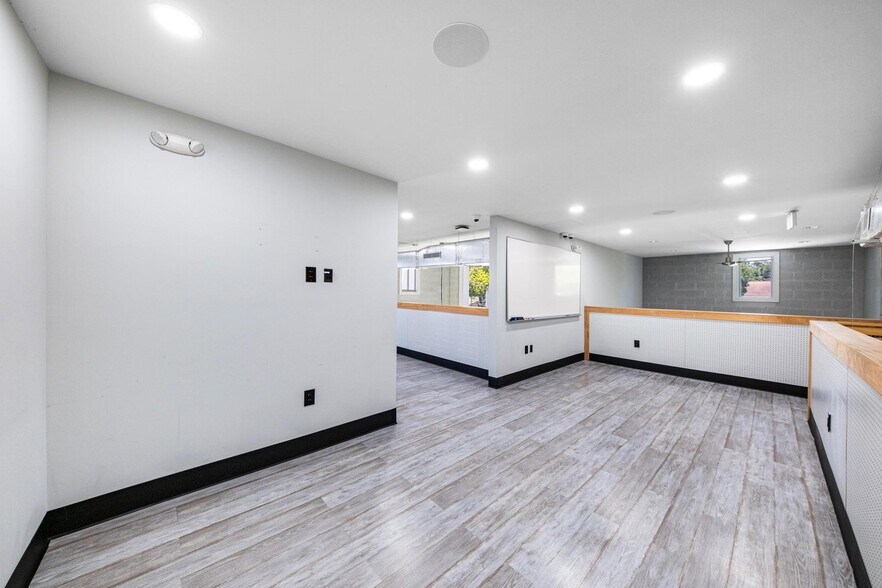 More Photos Of 3305 SW 37th Ave, Miami Office For Sale