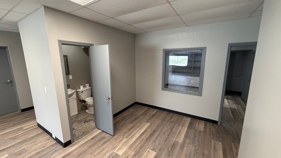 More Photos Of 4384 S Church Street Ext, Roebuck Flex For Lease