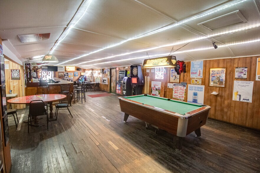 More Photos Of 20861 IL-100, Fieldon Specialty For Sale