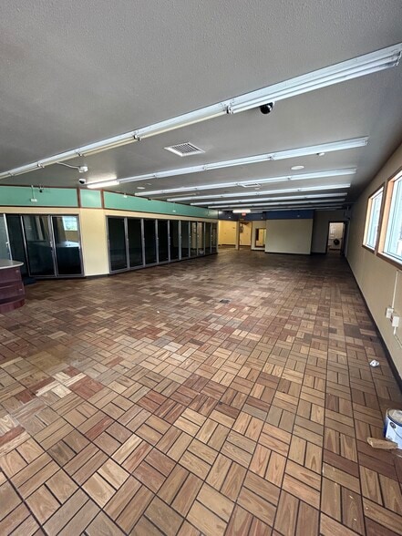 More Photos Of 537 Ridge St, Mineral Point Convenience Store For Sale