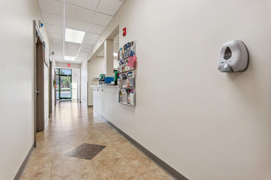 More Photos Of 4275 Western Blvd, Jacksonville Medical For Sale