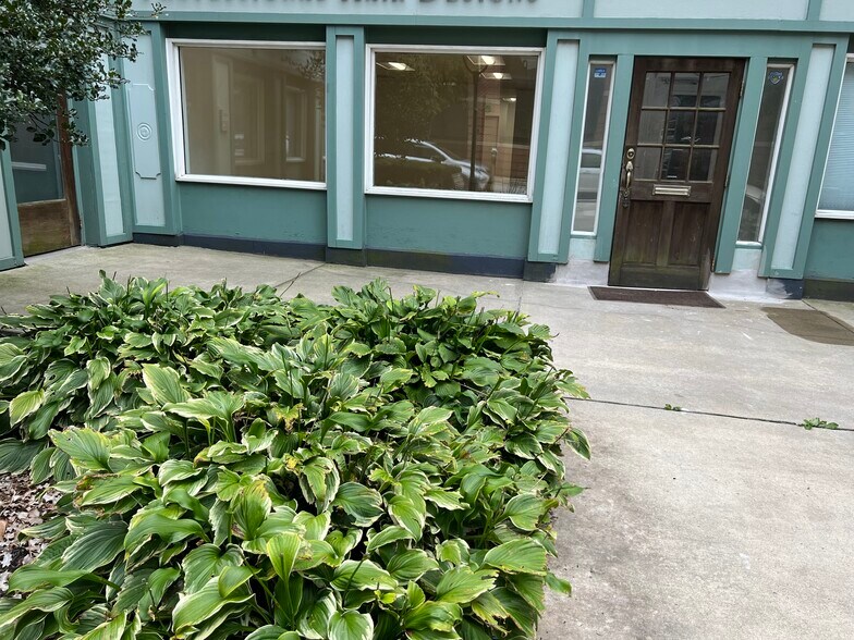 More Photos Of 100 E Pennsylvania Ave, Towson General Retail For Lease