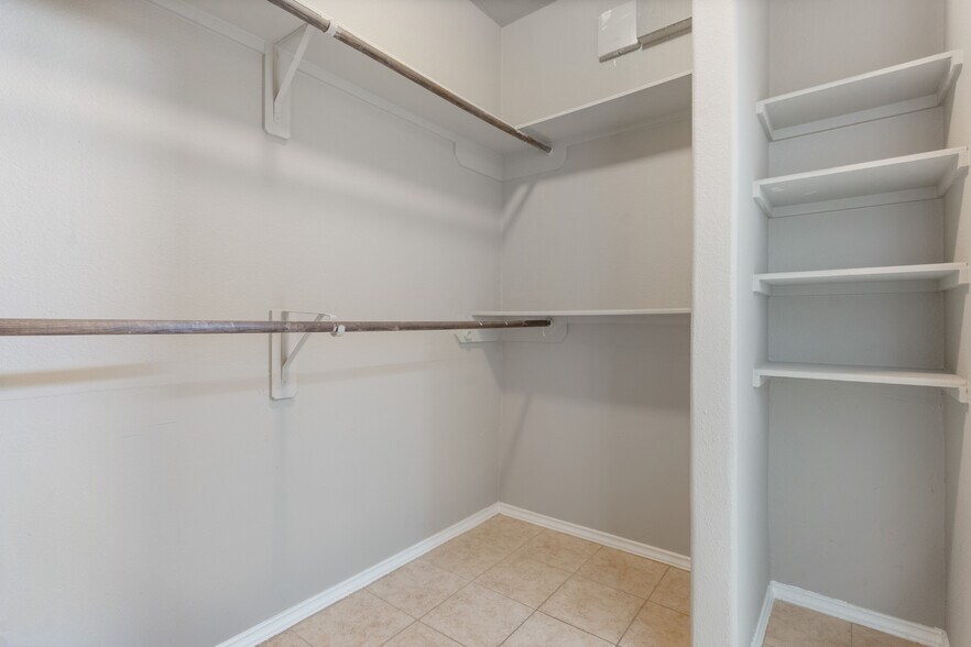 More Photos Of 9104 N Green River Dr, Houston Specialty For Sale