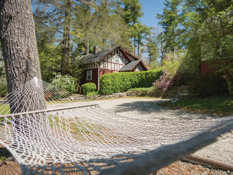 More Photos Of 86 Lily Pad Ln, Flat Rock Hotel For Sale