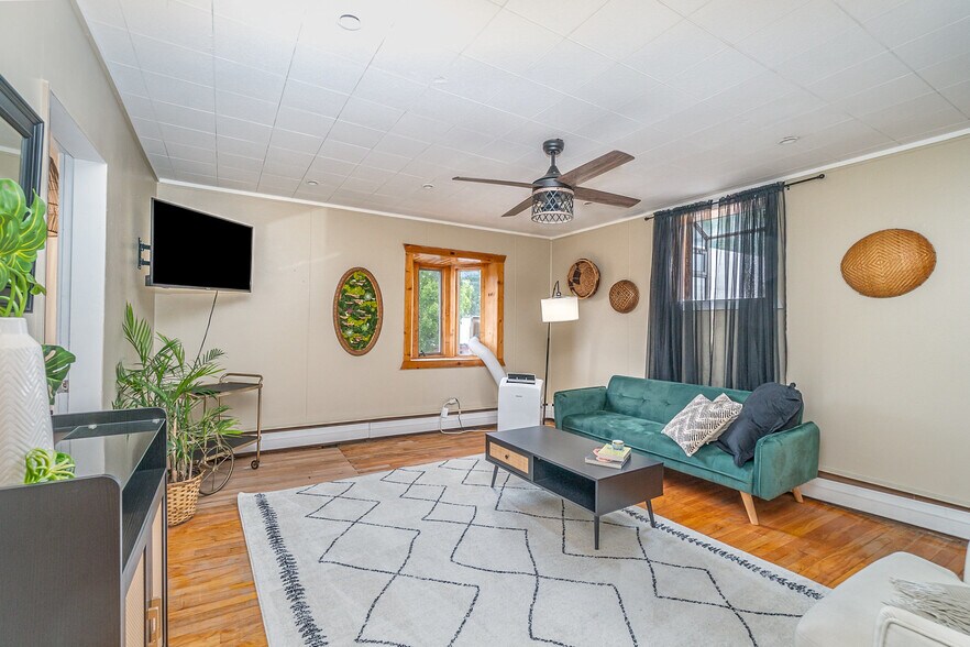 More Photos Of 134 Ashman St, Midland Restaurant For Sale