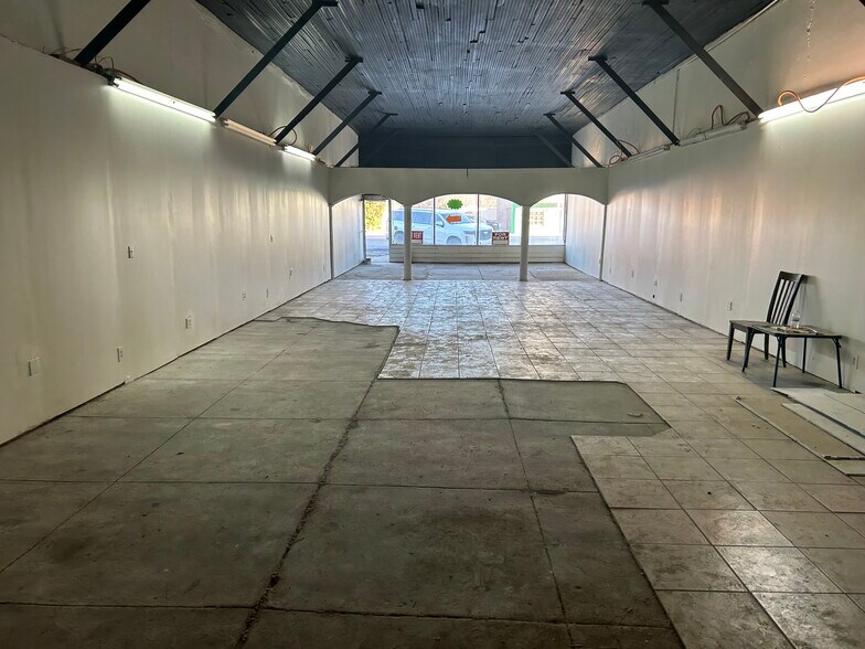 More Photos Of 113 N Main St, Coalgate Storefront Retail Office For Lease